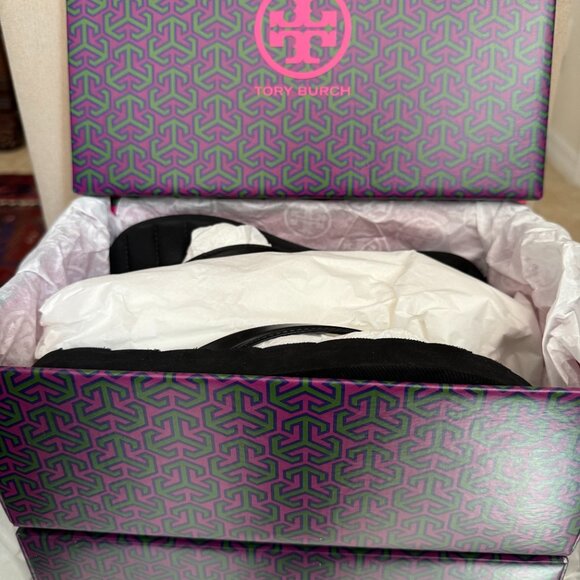 Tory Burch Kira Black Flip Flops w/Gold Double T Logo Size 6 New with Box - Picture 8 of 12